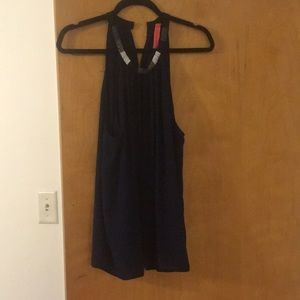 Sleeveless dress shirt